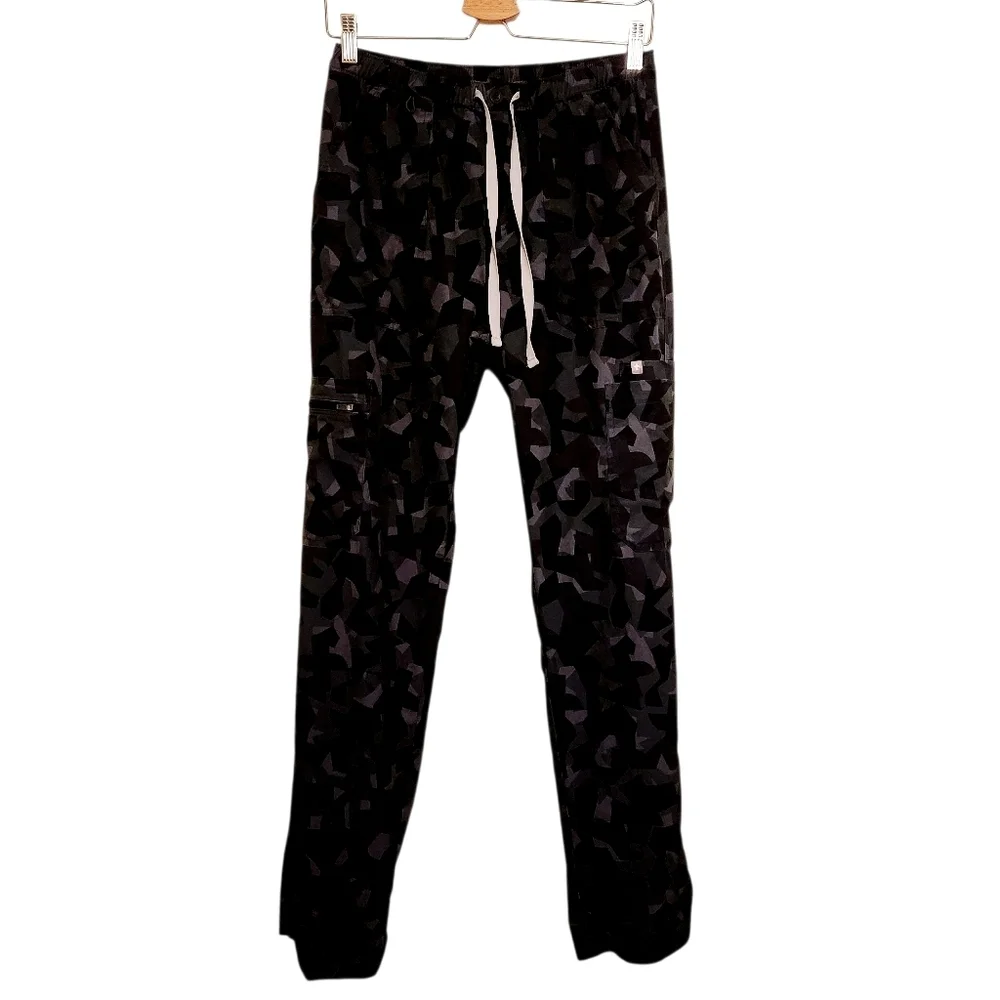 FIGS | Men's Black & Gray Camouflage Cargo Jogger Medical Scrubs Pants (Size XS)